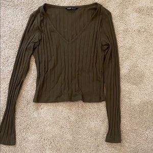 green v neck crop top